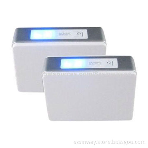 4,400mAh Hot Selling LED Power Banks for Gifts, OEM/ODM Orders Available